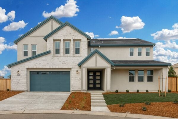 Sycamore Grove - Elegant New Homes in Sacramento A limited offering of twenty-five elegant new homes in Sacramento, California.
With extra-large lots and access to Elk Grove schools, Sycamore Grove is perfect for you and your family.