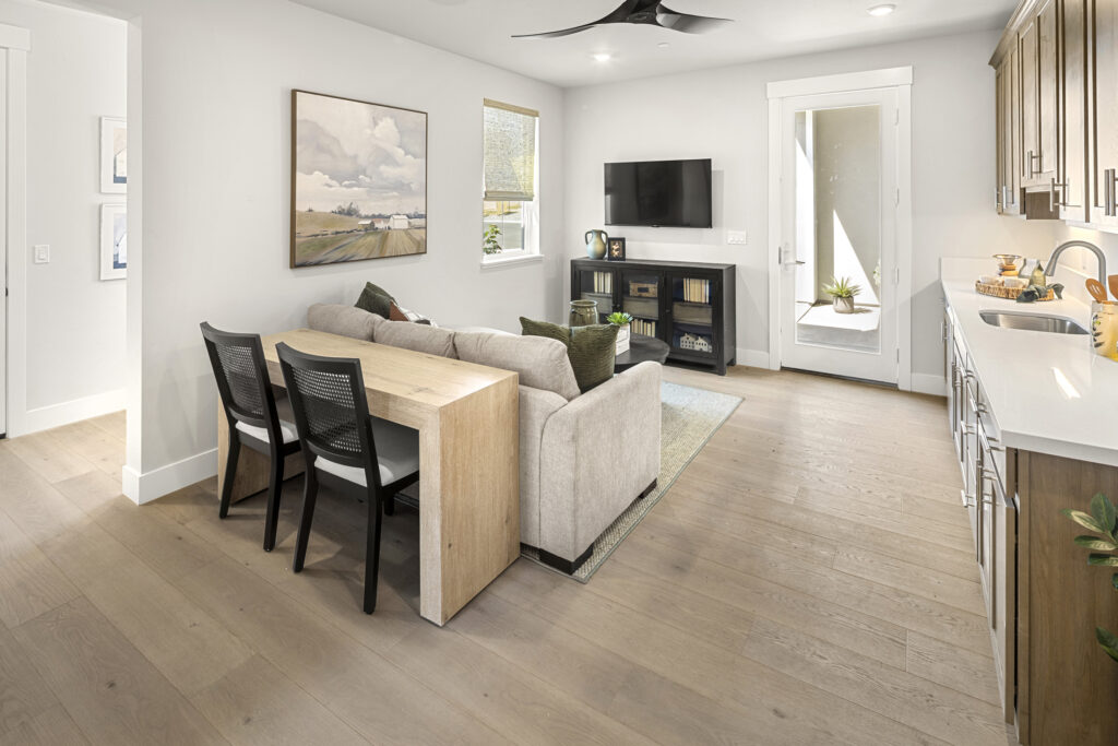 041_9065 Wickstrom Dr - Lg 2200p