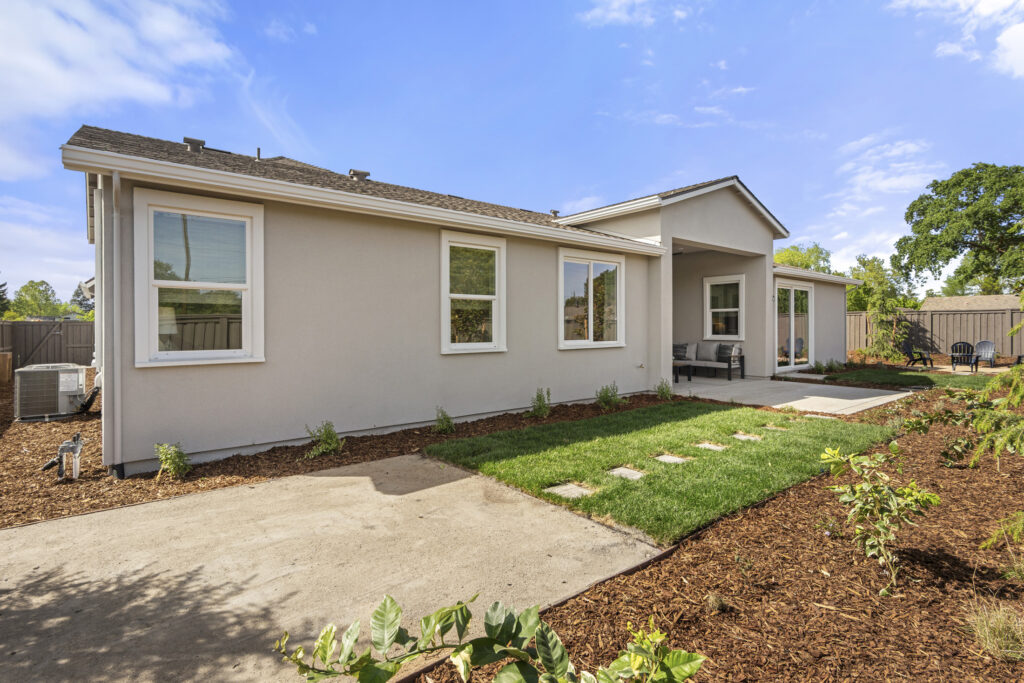 051_9065 Wickstrom Dr - Lg 2200p
