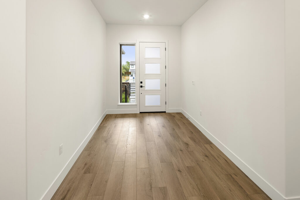 New Home Sales by The Advantage Group photography by Tiamo Images