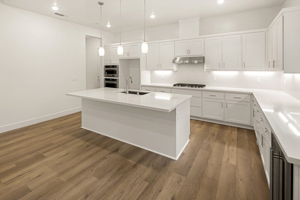 New Home Sales by The Advantage Group photography by Tiamo Images