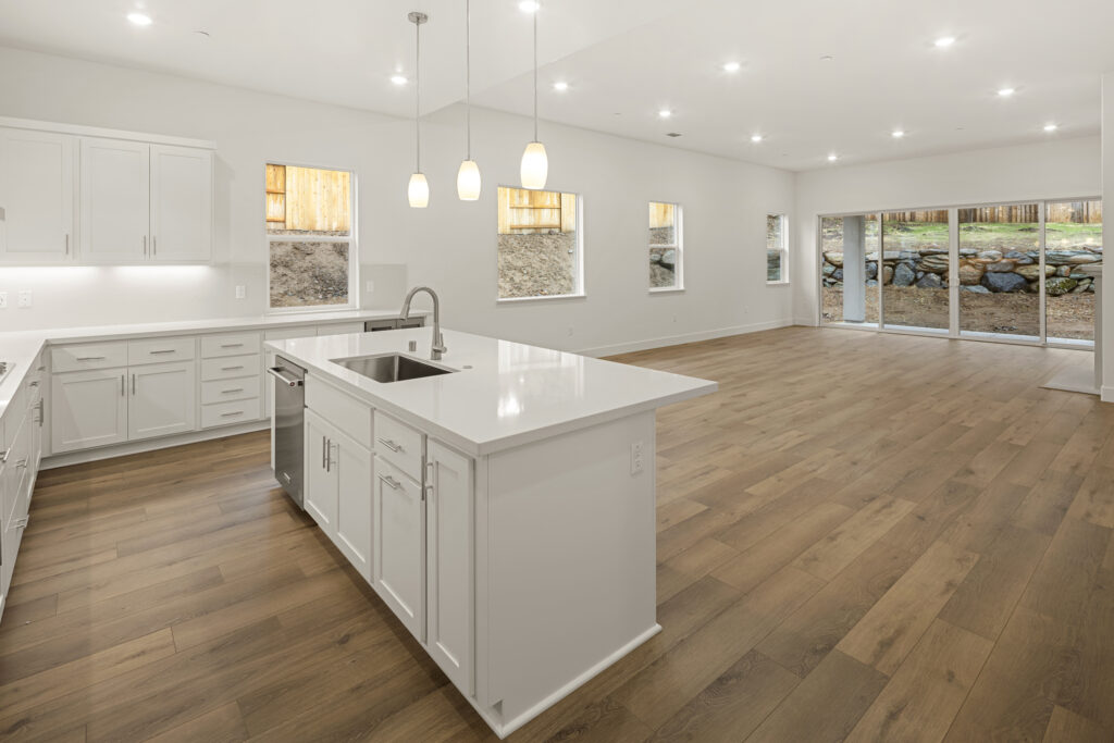 New Home Sales by The Advantage Group photography by Tiamo Images