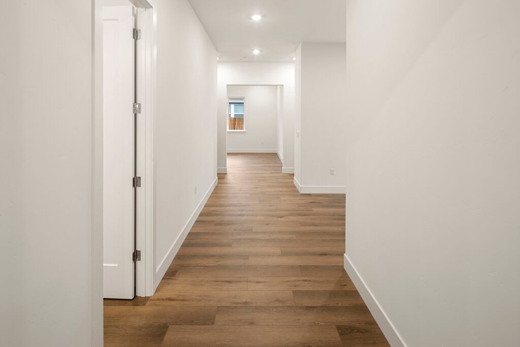 New Home Sales by The Advantage Group photography by Tiamo Images