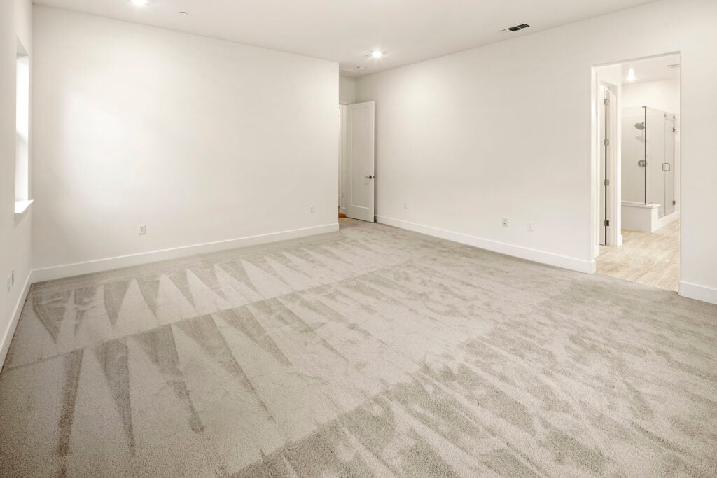 New Home Sales by The Advantage Group photography by Tiamo Images