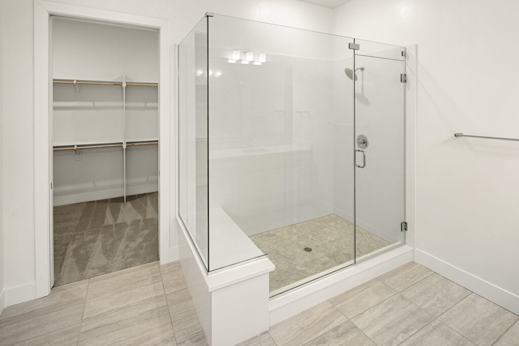 New Home Sales by The Advantage Group photography by Tiamo Images