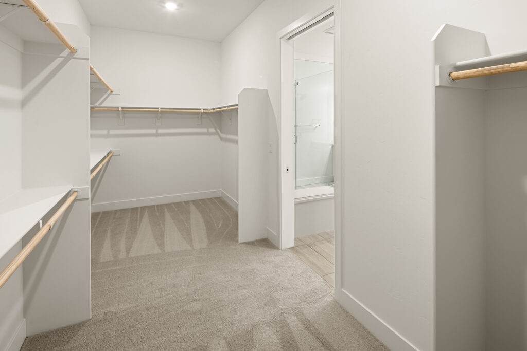 New Home Sales by The Advantage Group photography by Tiamo Images