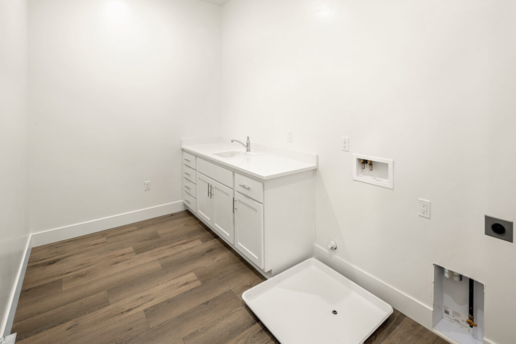 New Home Sales by The Advantage Group photography by Tiamo Images