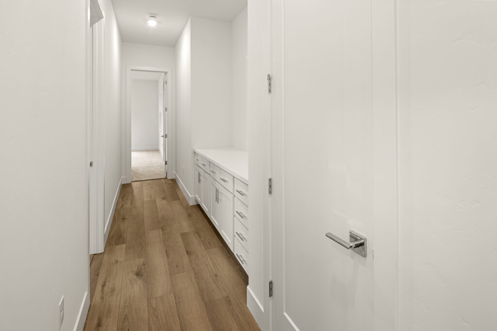 New Home Sales by The Advantage Group photography by Tiamo Images