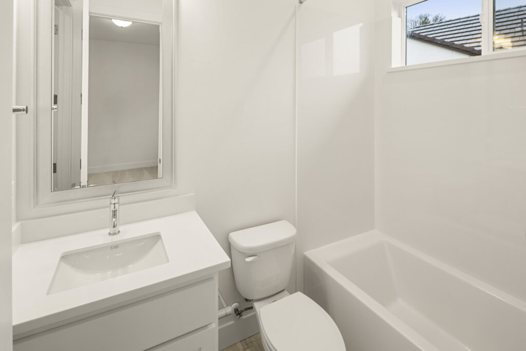 New Home Sales by The Advantage Group photography by Tiamo Images