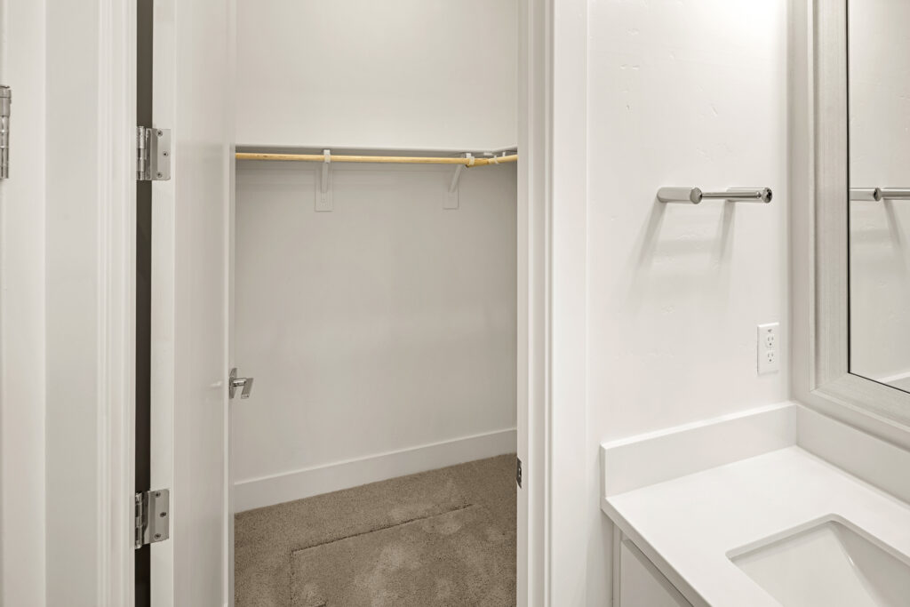 New Home Sales by The Advantage Group photography by Tiamo Images